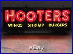Hooters Restaurant Vintage Neon Lighted Beer Sign