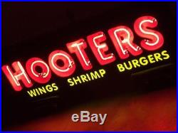 Hooters Restaurant Vintage Neon Lighted Sign
