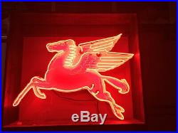 Vintage Mobil Pegasus Neon Sign