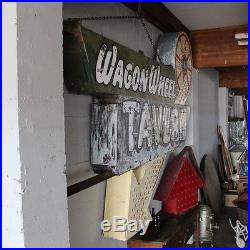 Vintage Wagon Wheel Tavern Light Up Neon Metal Western Sign motion arrow 2 side